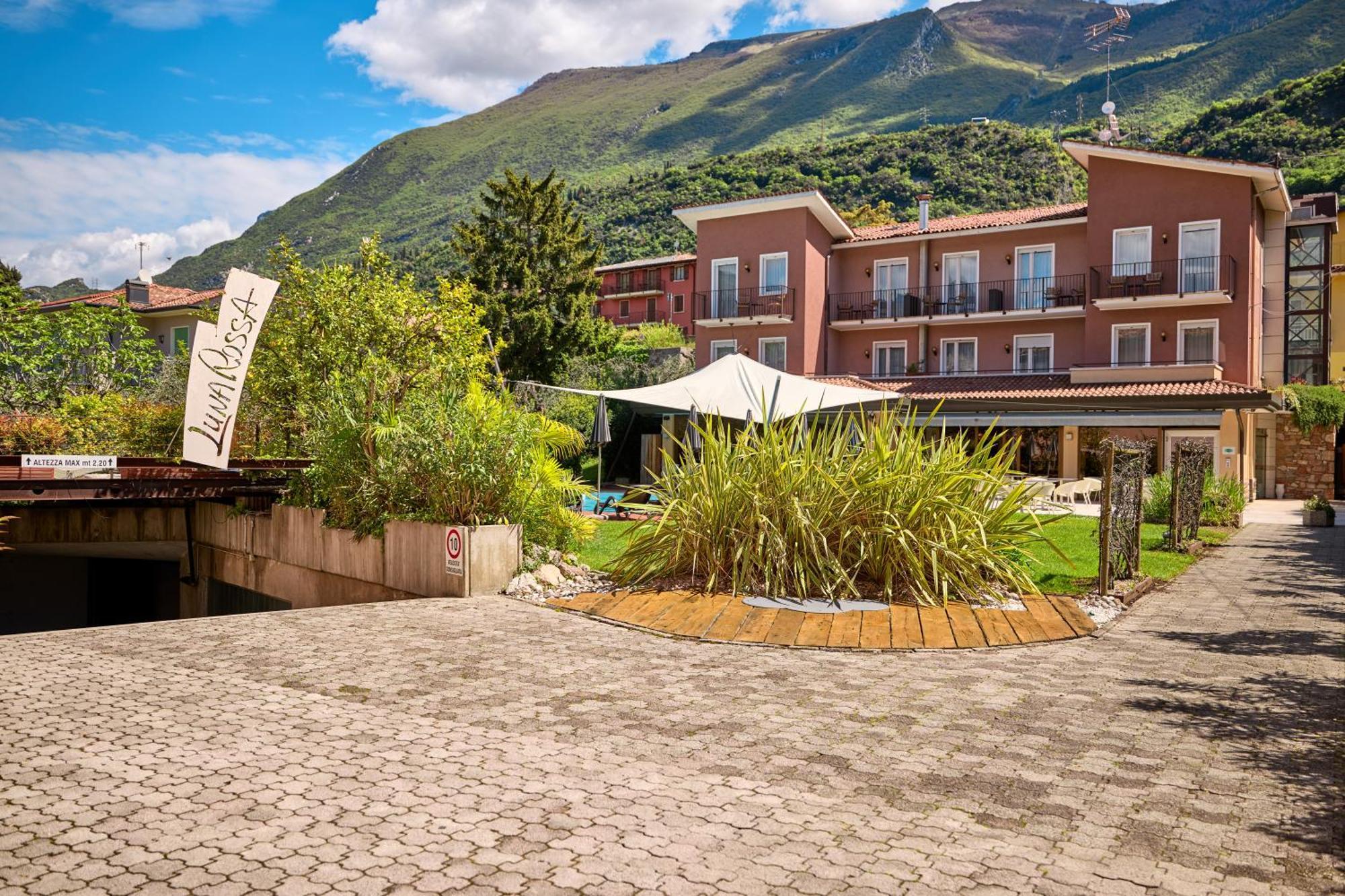 Hotel Luna Rossa (Adults Only) Malcesine Exterior photo
